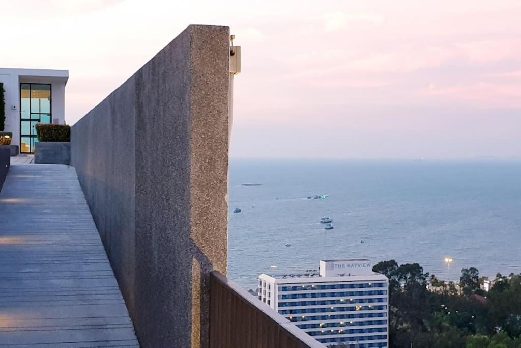 The Base Central Pattaya Quiet King-Bed With Infinity Pool & Free Netflix Εξωτερικό φωτογραφία