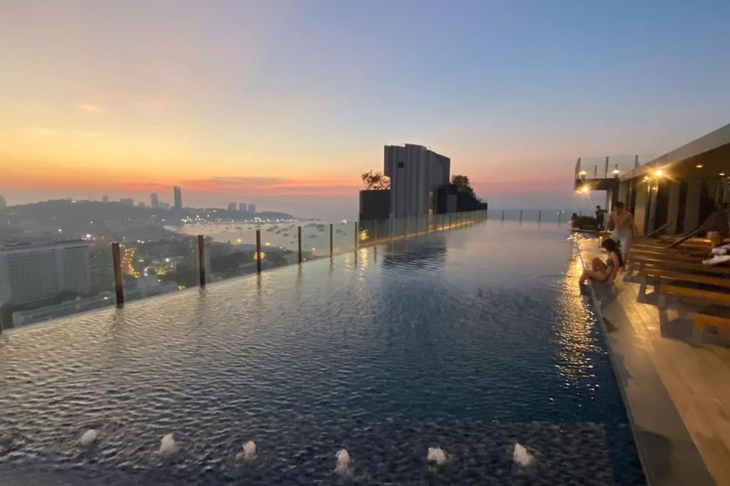 The Base Central Pattaya Quiet King-Bed With Infinity Pool & Free Netflix Εξωτερικό φωτογραφία